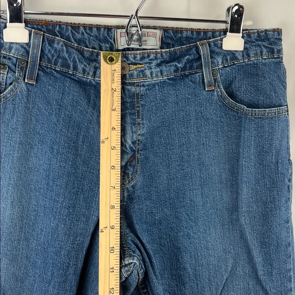 Levi - Women’s Jeans - Size 16 Short - Mid Rise - Straight
